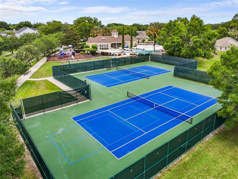 合同活跃: $400,000 (4 贝兹, 2 浴室, 1813 平方英尺)