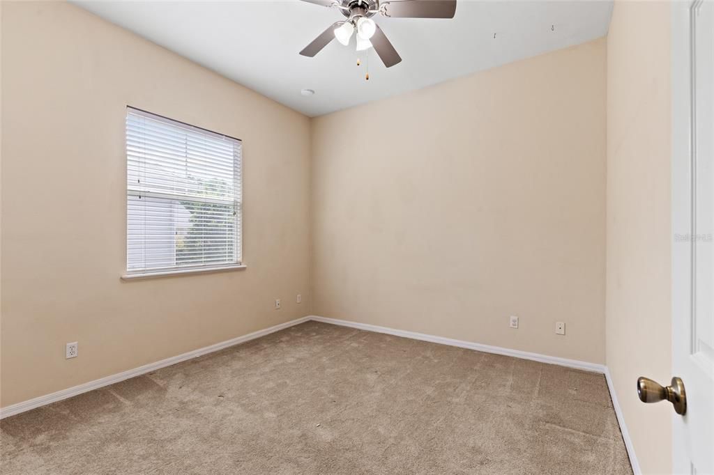 合同活跃: $400,000 (4 贝兹, 2 浴室, 1813 平方英尺)