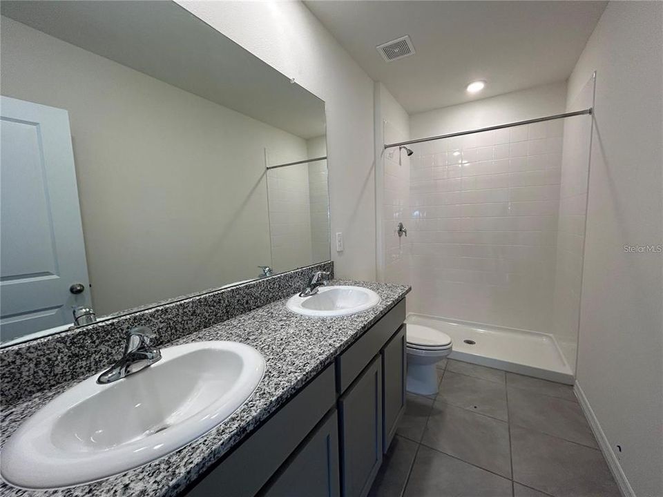 合同活跃: $2,500 (3 贝兹, 2 浴室, 1661 平方英尺)