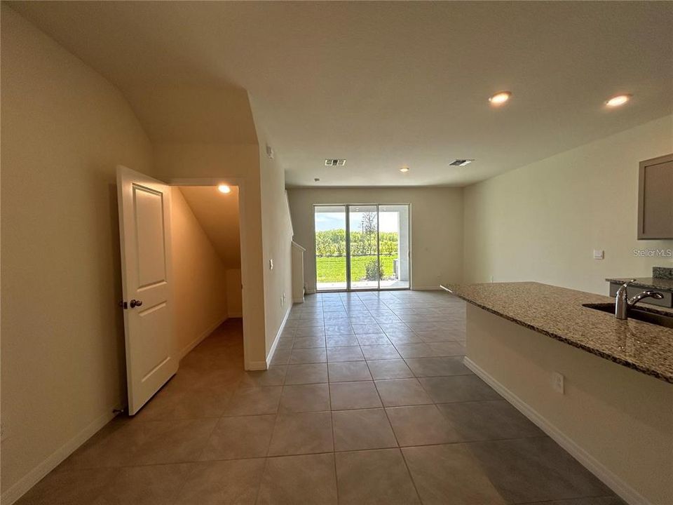 合同活跃: $2,500 (3 贝兹, 2 浴室, 1661 平方英尺)