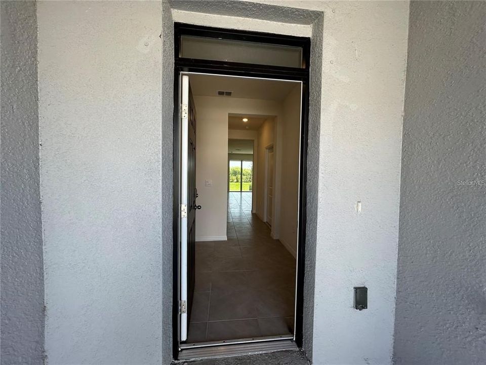 合同活跃: $2,500 (3 贝兹, 2 浴室, 1661 平方英尺)