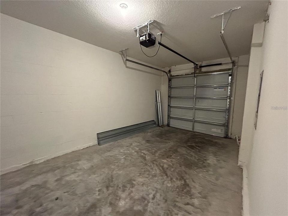 合同活跃: $2,500 (3 贝兹, 2 浴室, 1661 平方英尺)