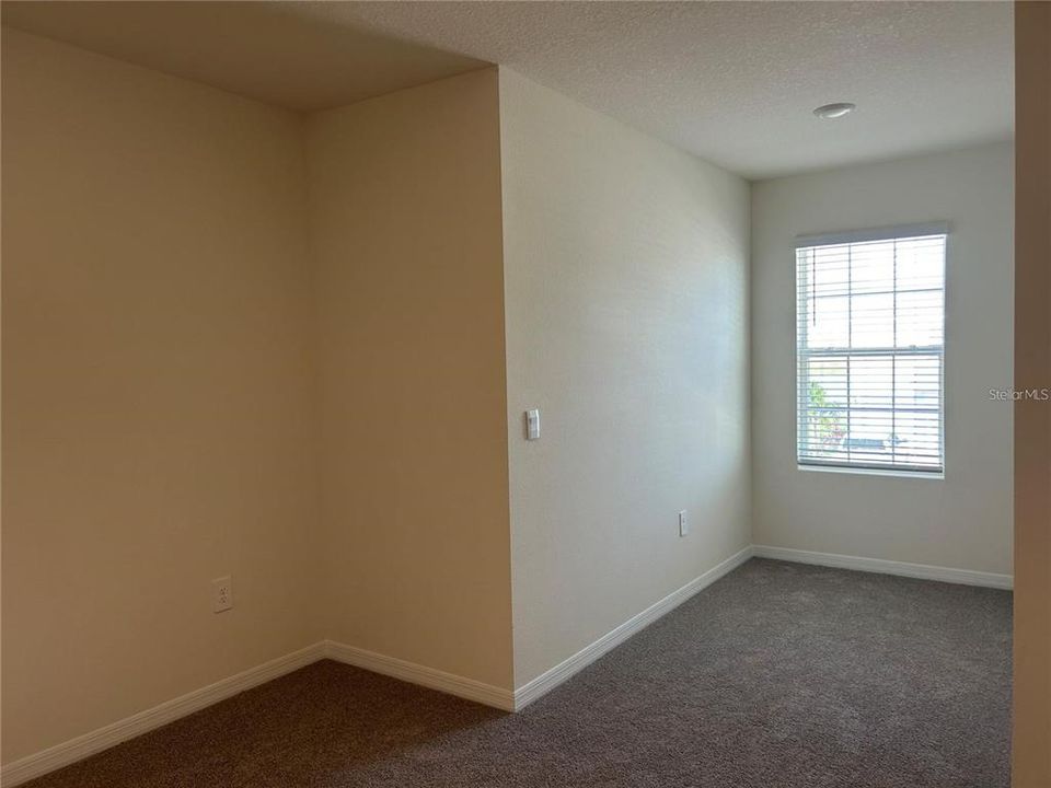 合同活跃: $2,500 (3 贝兹, 2 浴室, 1661 平方英尺)