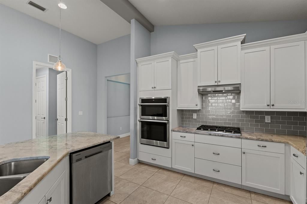 出租: $4,500 (3 贝兹, 3 浴室, 2162 平方英尺)