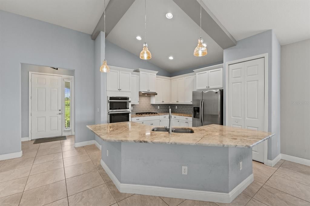 出租: $4,500 (3 贝兹, 3 浴室, 2162 平方英尺)