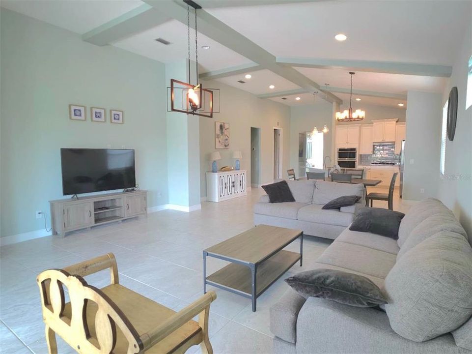 出租: $4,500 (3 贝兹, 3 浴室, 2162 平方英尺)