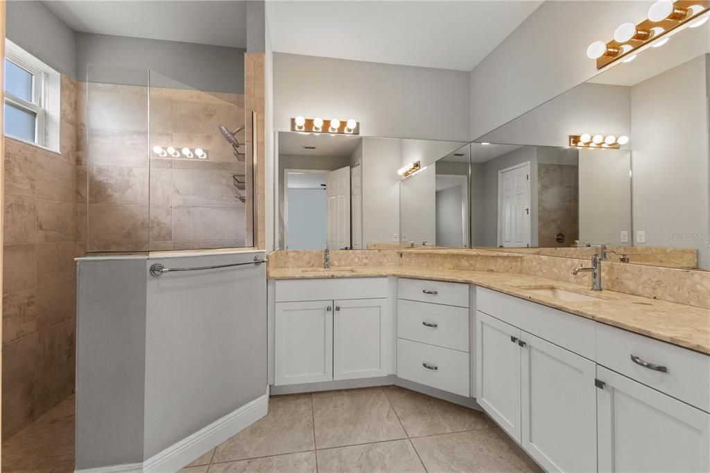 出租: $4,500 (3 贝兹, 3 浴室, 2162 平方英尺)