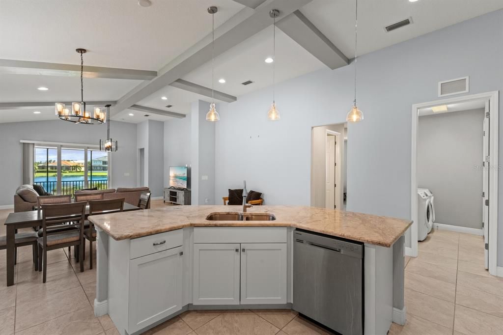 出租: $4,500 (3 贝兹, 3 浴室, 2162 平方英尺)