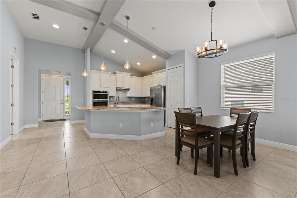 出租: $4,500 (3 贝兹, 3 浴室, 2162 平方英尺)