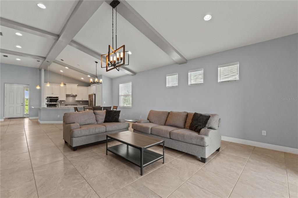 出租: $4,500 (3 贝兹, 3 浴室, 2162 平方英尺)