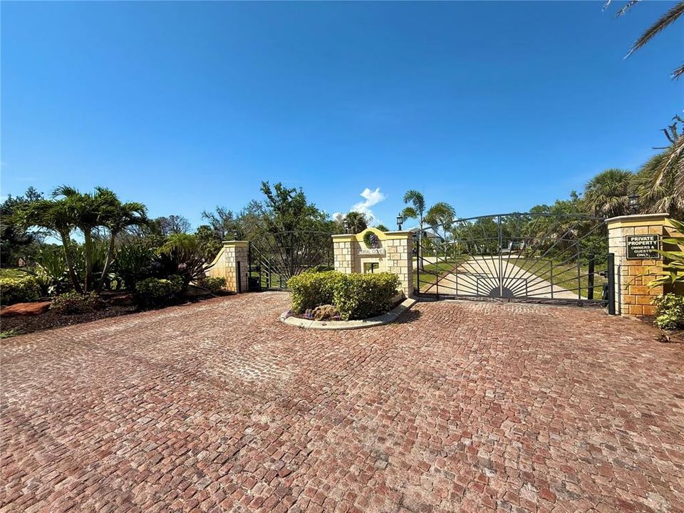 待售: $119,900 (0.43 acres)