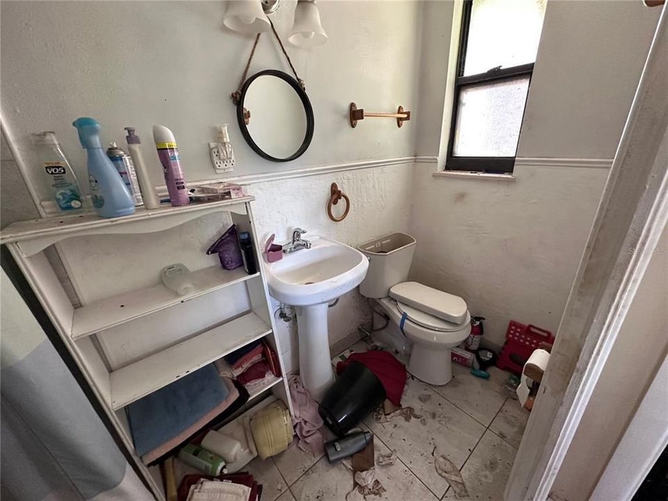 Active With Contract: $325,000 (3 beds, 2 baths, 1315 Square Feet)