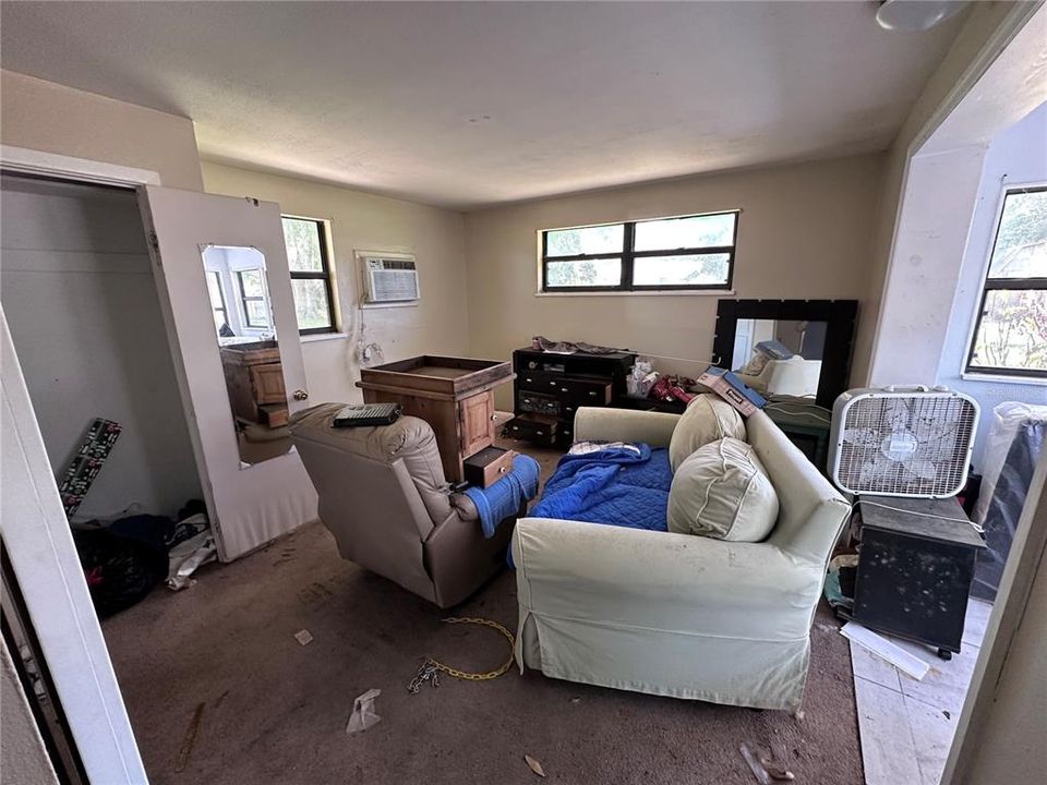 Active With Contract: $325,000 (3 beds, 2 baths, 1315 Square Feet)