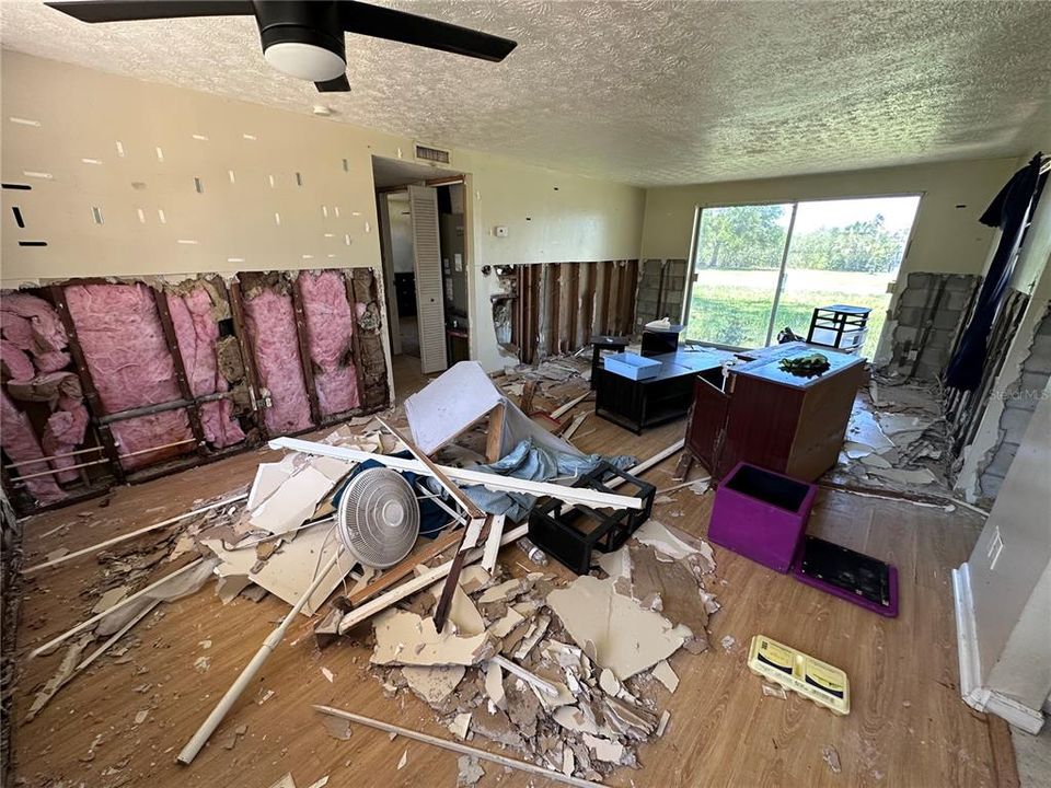 Active With Contract: $325,000 (3 beds, 2 baths, 1315 Square Feet)