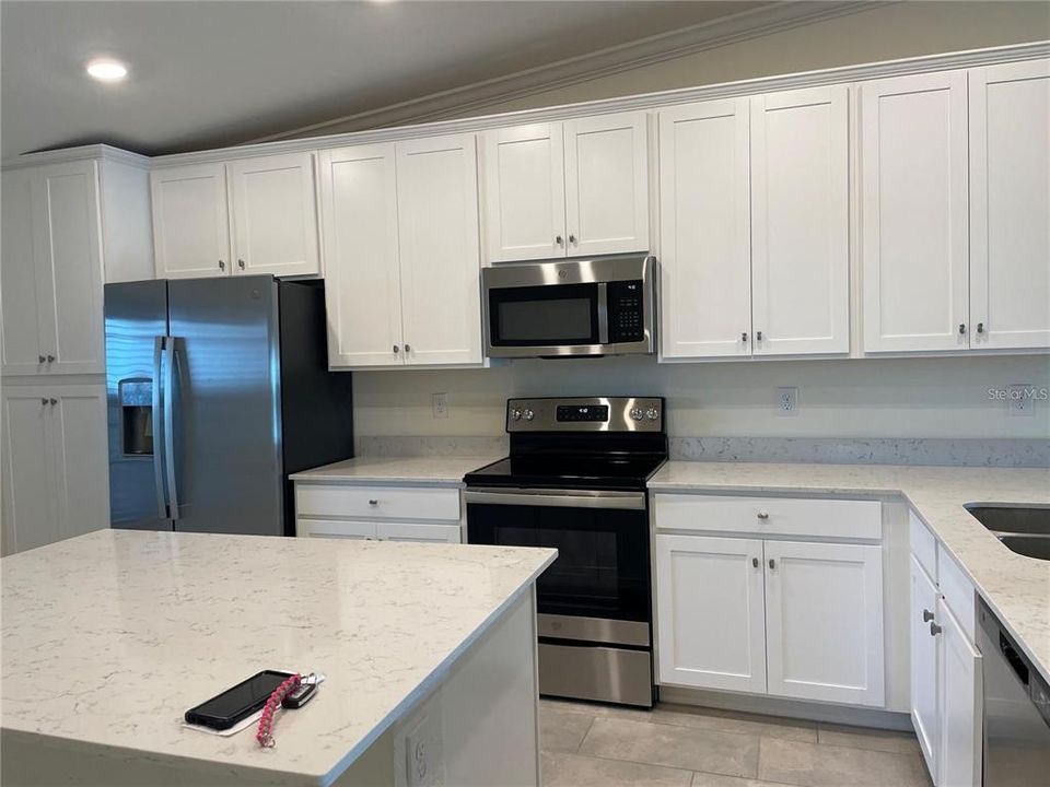 Active With Contract: $2,500 (2 beds, 2 baths, 1336 Square Feet)