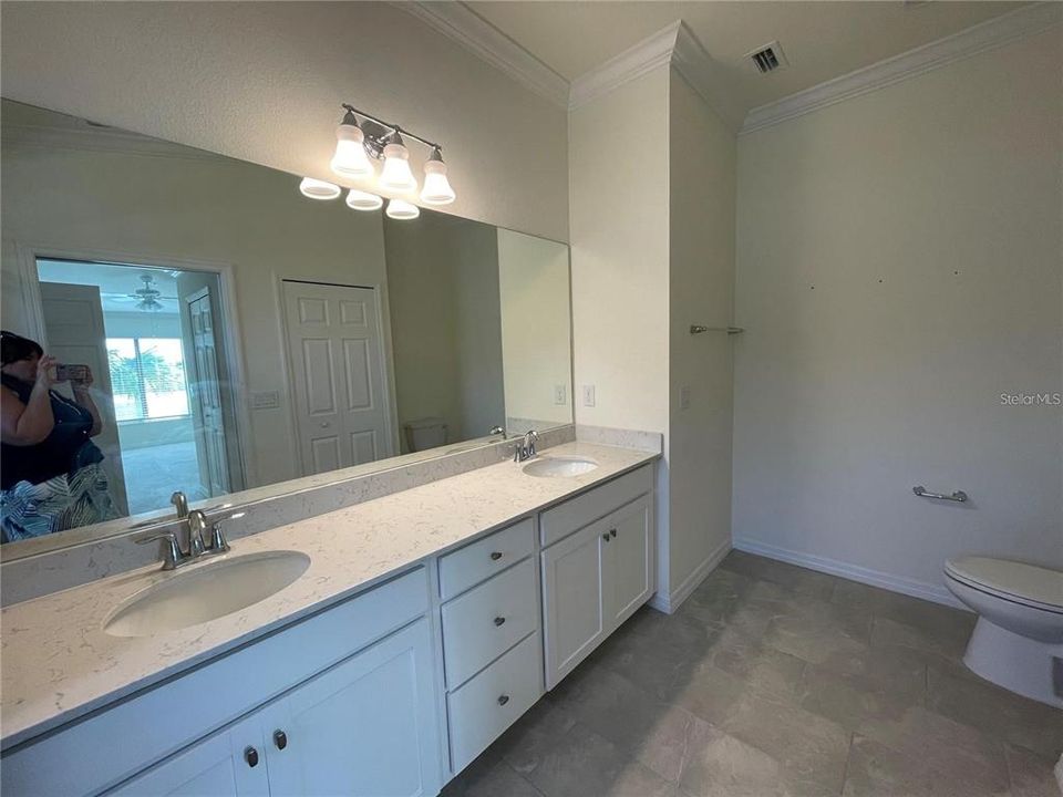 Active With Contract: $2,500 (2 beds, 2 baths, 1336 Square Feet)