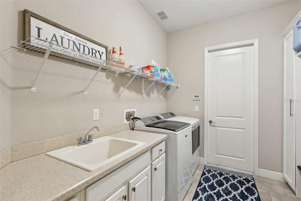 For Sale: $1,100,000 (4 beds, 3 baths, 3627 Square Feet)