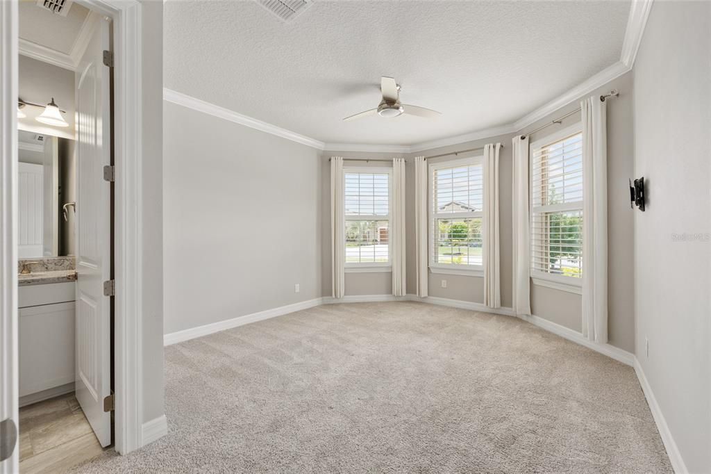 Active With Contract: $534,900 (3 beds, 3 baths, 2501 Square Feet)