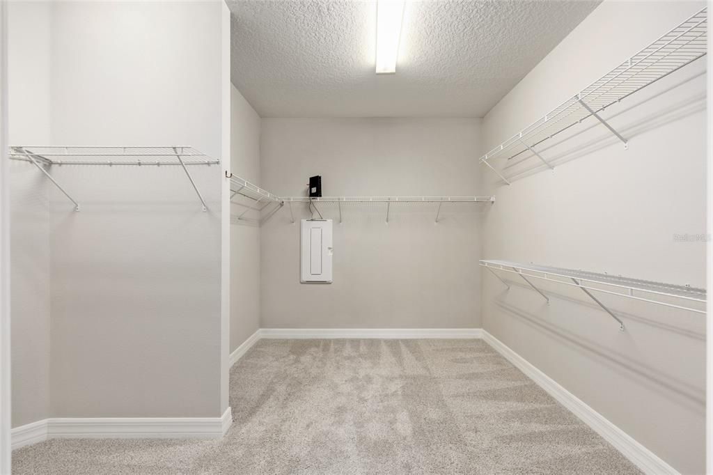 Active With Contract: $534,900 (3 beds, 3 baths, 2501 Square Feet)