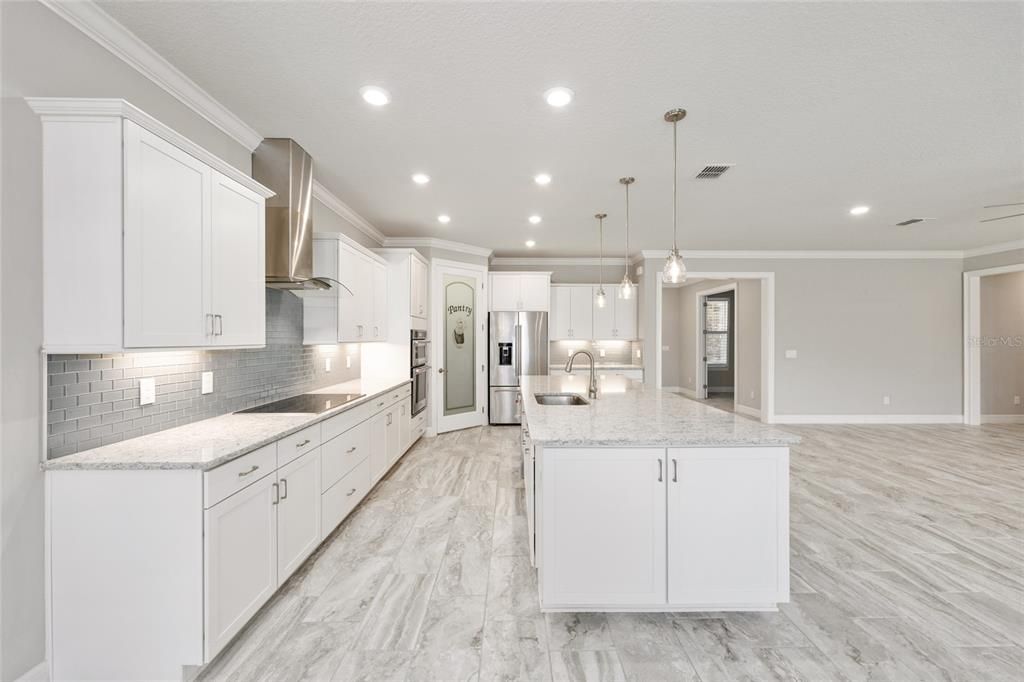 Active With Contract: $534,900 (3 beds, 3 baths, 2501 Square Feet)