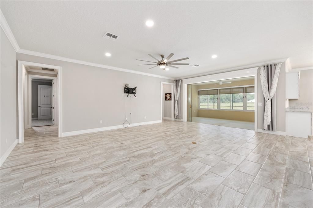 Active With Contract: $534,900 (3 beds, 3 baths, 2501 Square Feet)