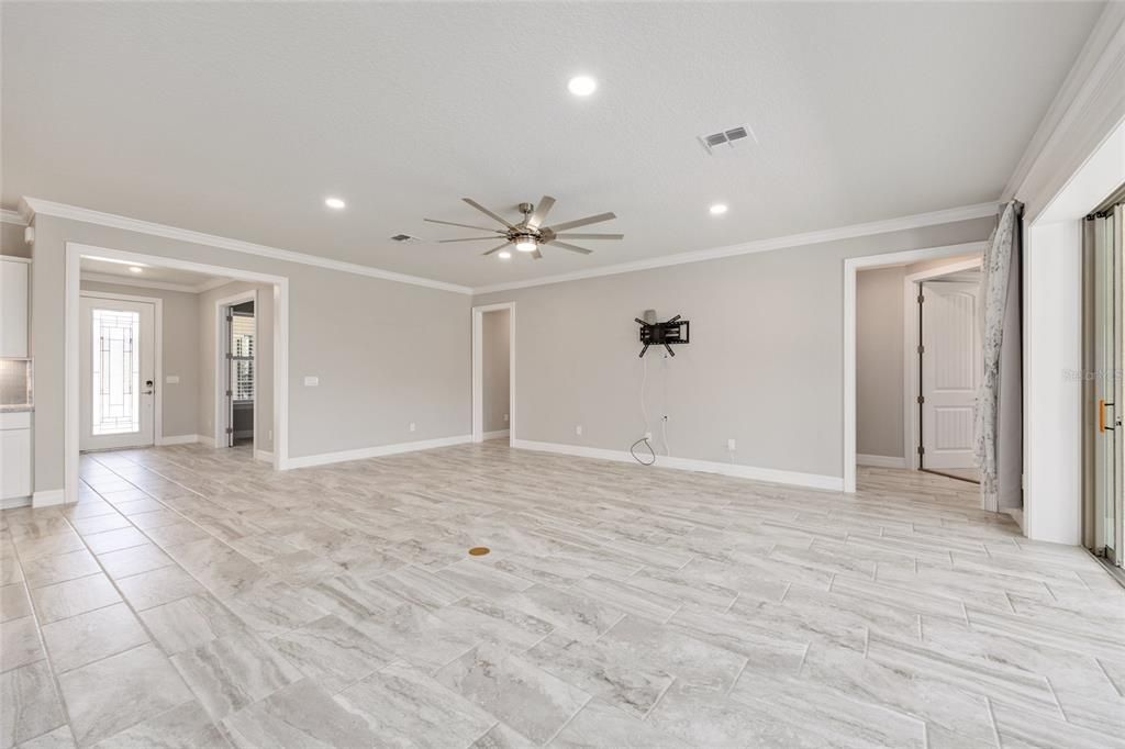 Active With Contract: $534,900 (3 beds, 3 baths, 2501 Square Feet)