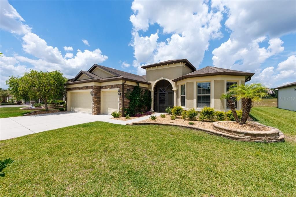 Active With Contract: $534,900 (3 beds, 3 baths, 2501 Square Feet)