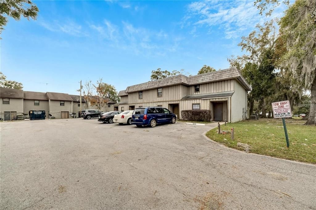 Active With Contract: $575,000 (10 beds, 8 baths, 5514 Square Feet)