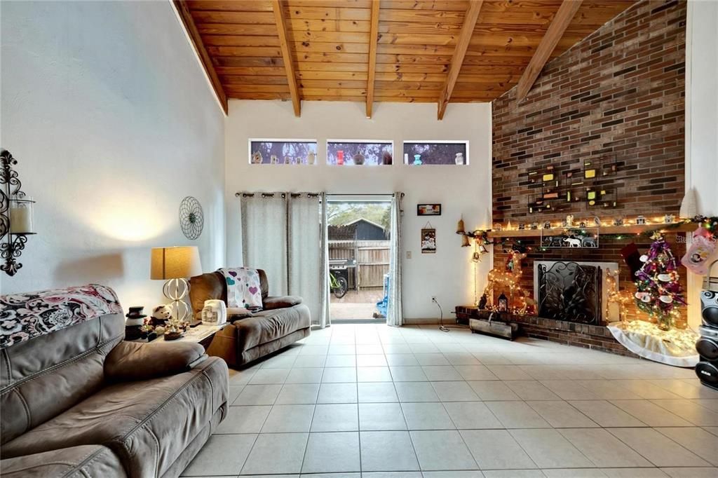 Active With Contract: $575,000 (10 beds, 8 baths, 5514 Square Feet)