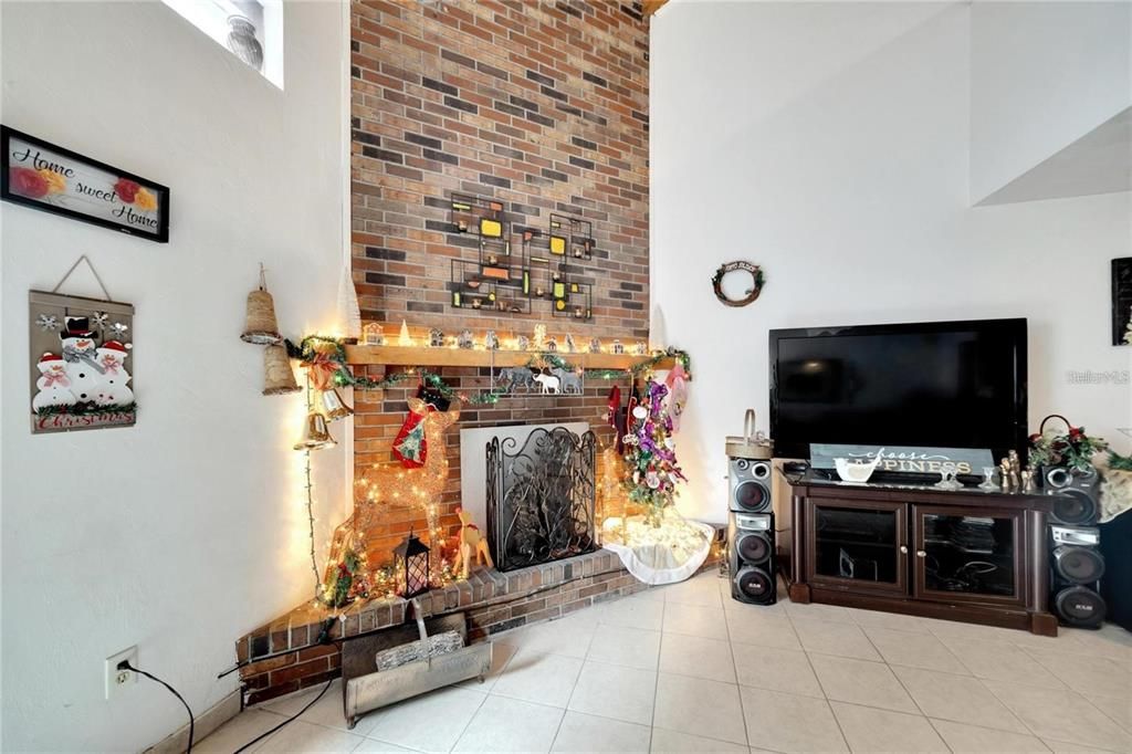 Active With Contract: $575,000 (10 beds, 8 baths, 5514 Square Feet)