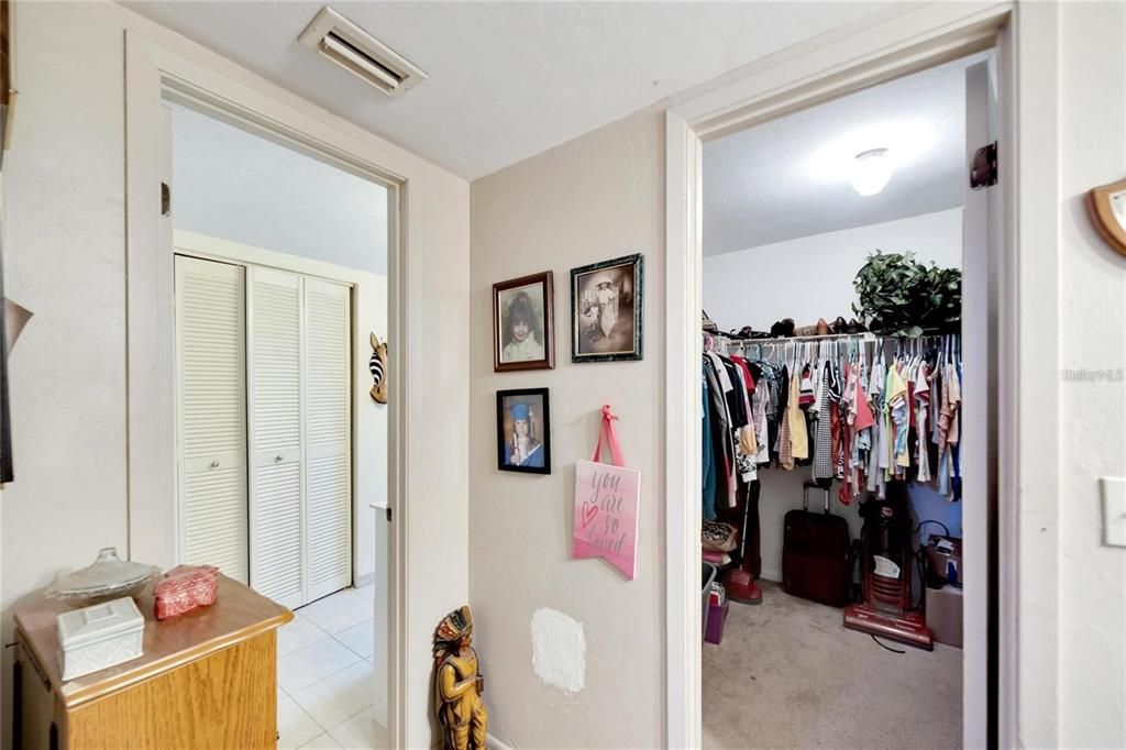 Active With Contract: $575,000 (10 beds, 8 baths, 5514 Square Feet)