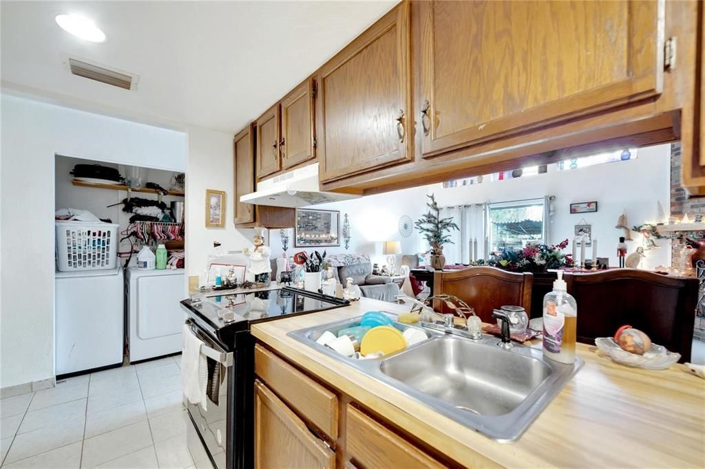 Active With Contract: $575,000 (10 beds, 0 baths, 5514 Square Feet)