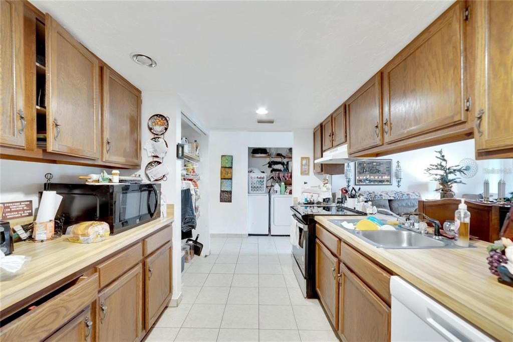 Active With Contract: $575,000 (10 beds, 0 baths, 5514 Square Feet)