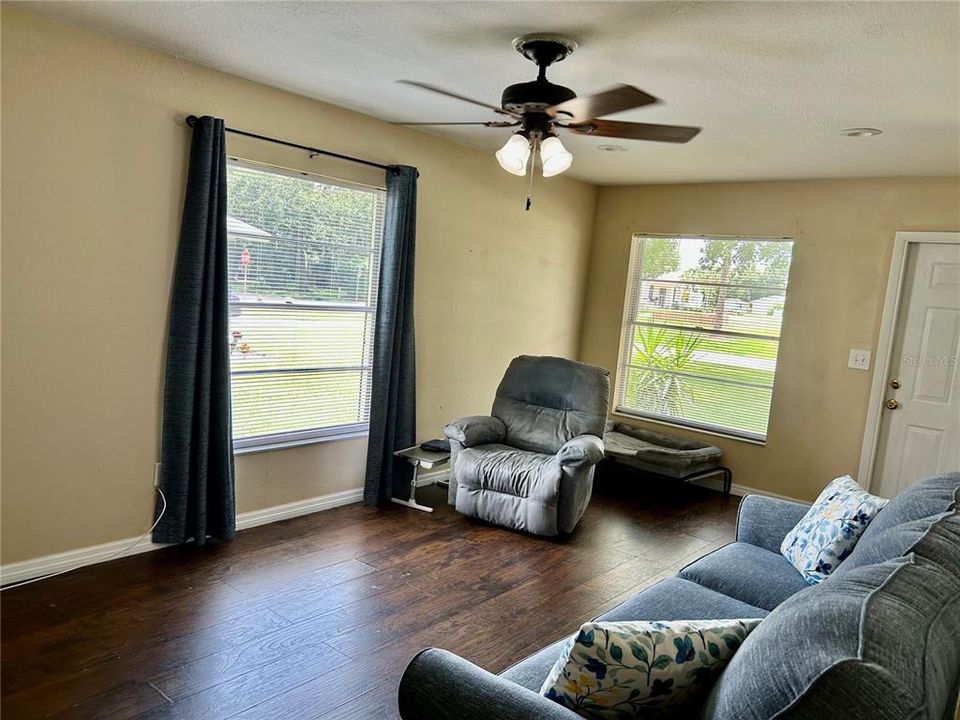 En Venta: $247,000 (3 camas, 2 baños, 1416 Pies cuadrados)