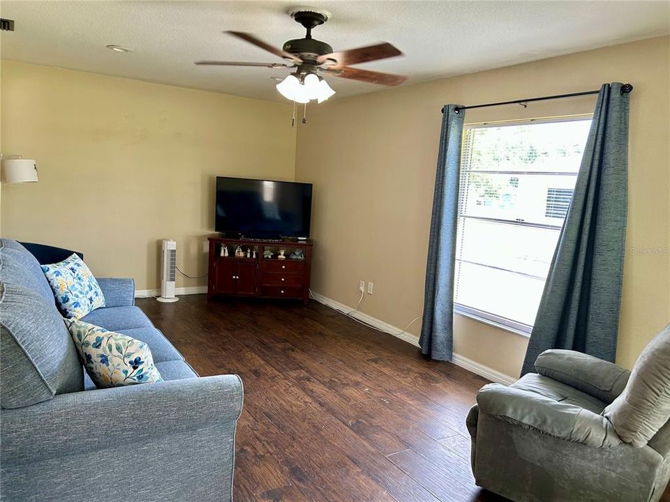 En Venta: $247,000 (3 camas, 2 baños, 1416 Pies cuadrados)