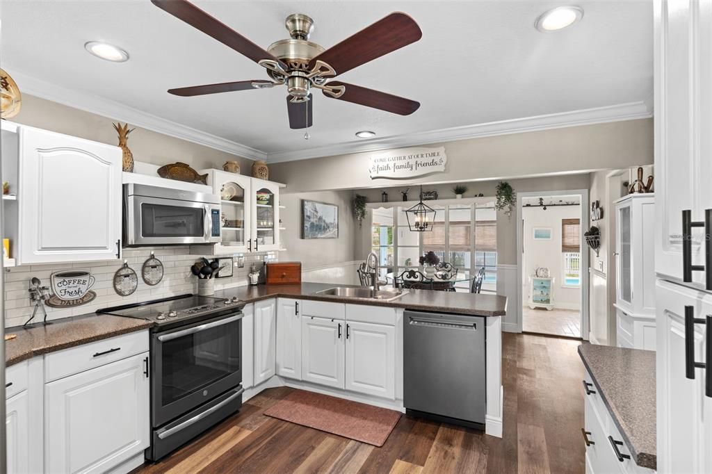 На продажу: $450,000 (3 спален, 2 ванн, 2033 Квадратных фут)