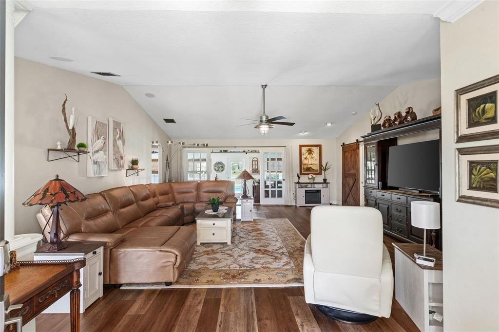 На продажу: $450,000 (3 спален, 2 ванн, 2033 Квадратных фут)