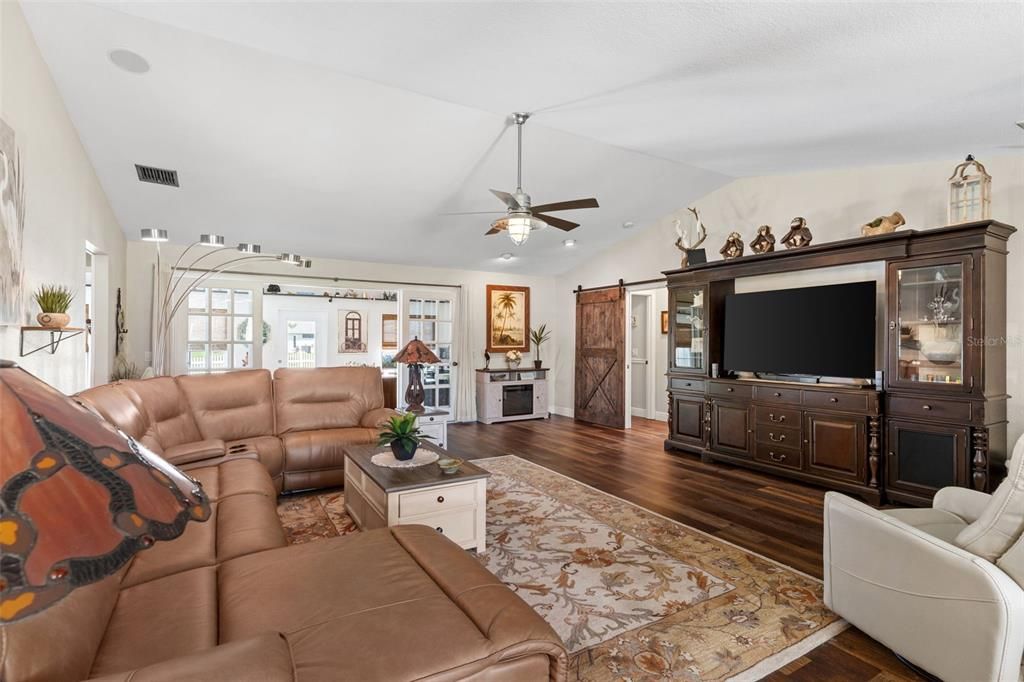 На продажу: $450,000 (3 спален, 2 ванн, 2033 Квадратных фут)