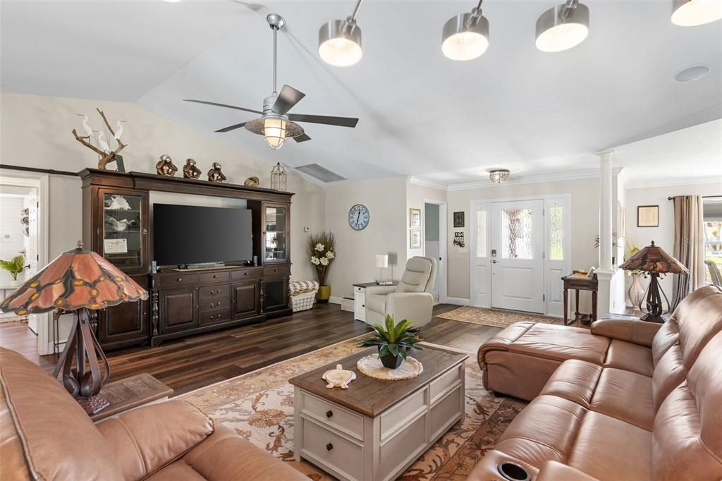 На продажу: $450,000 (3 спален, 2 ванн, 2033 Квадратных фут)