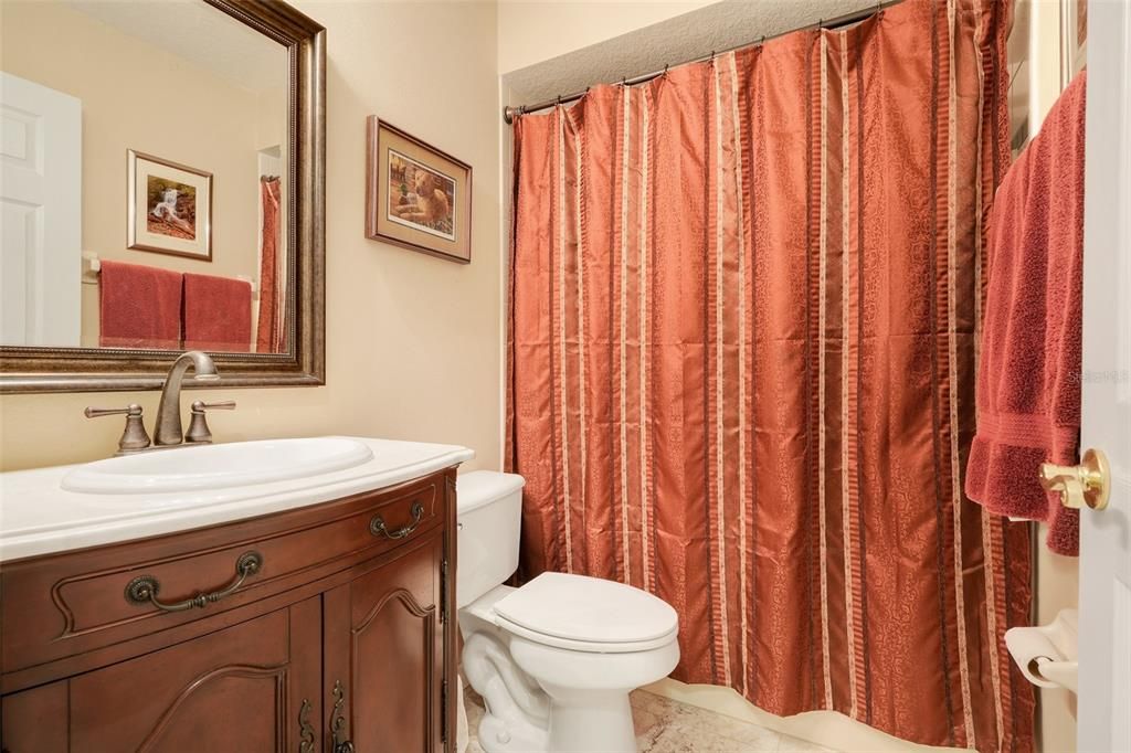 Activo con contrato: $930,000 (4 camas, 3 baños, 3178 Pies cuadrados)