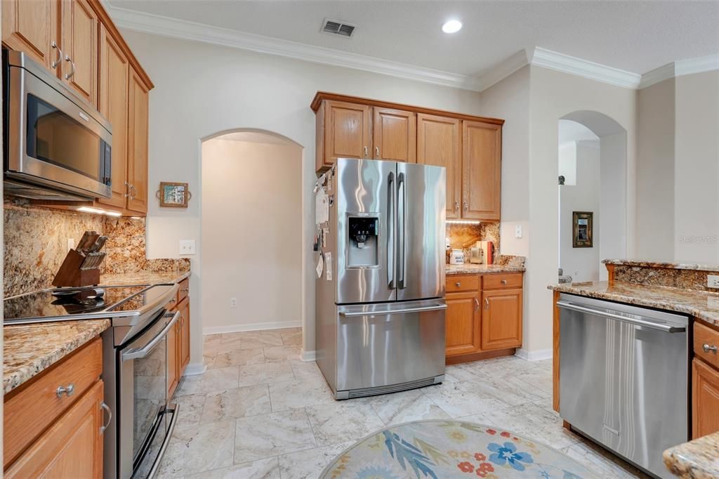 Activo con contrato: $930,000 (4 camas, 3 baños, 3178 Pies cuadrados)