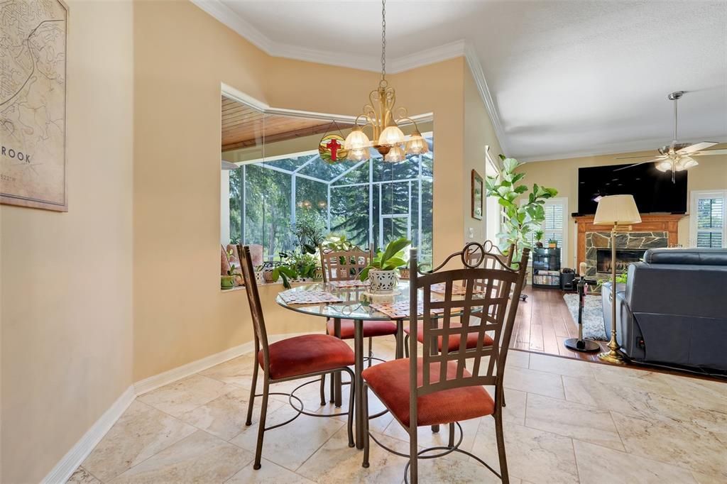 Activo con contrato: $930,000 (4 camas, 3 baños, 3178 Pies cuadrados)