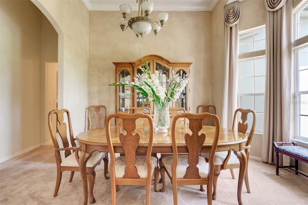 Activo con contrato: $930,000 (4 camas, 3 baños, 3178 Pies cuadrados)