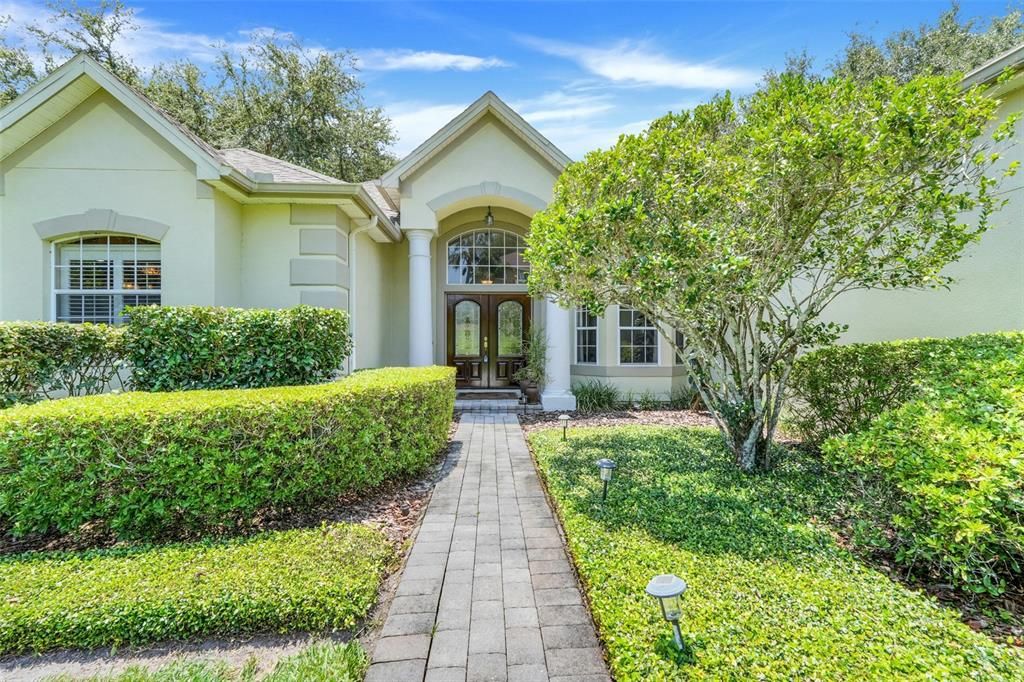 Activo con contrato: $930,000 (4 camas, 3 baños, 3178 Pies cuadrados)