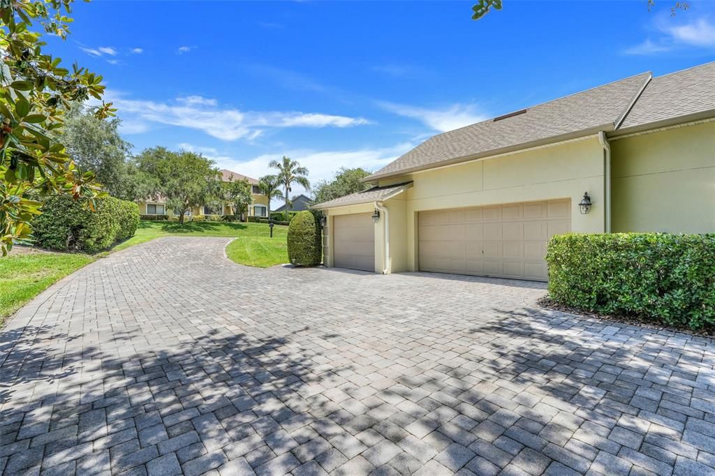 Activo con contrato: $930,000 (4 camas, 3 baños, 3178 Pies cuadrados)