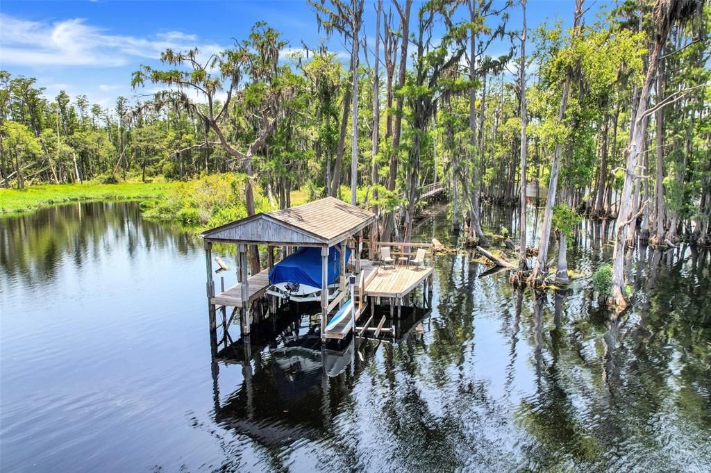 Activo con contrato: $930,000 (4 camas, 3 baños, 3178 Pies cuadrados)