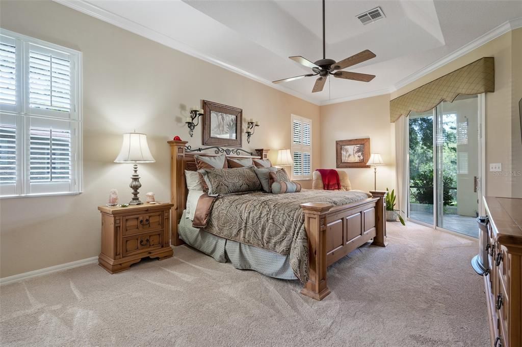 Activo con contrato: $930,000 (4 camas, 3 baños, 3178 Pies cuadrados)