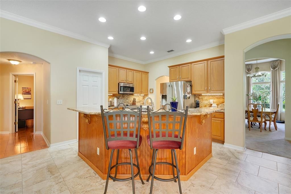 Activo con contrato: $930,000 (4 camas, 3 baños, 3178 Pies cuadrados)