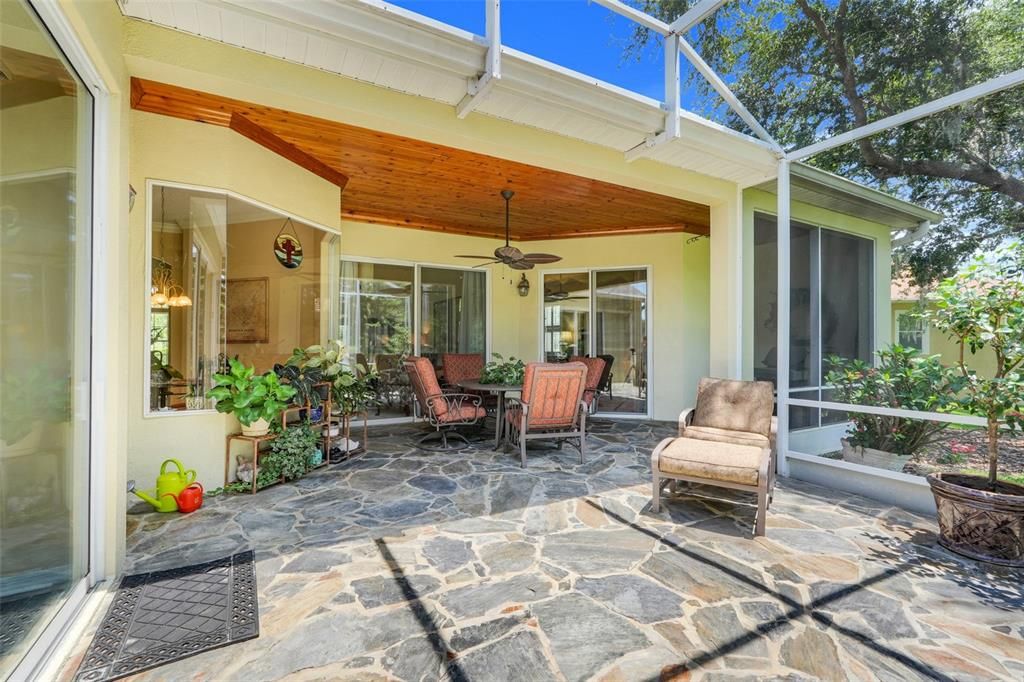 Activo con contrato: $930,000 (4 camas, 3 baños, 3178 Pies cuadrados)