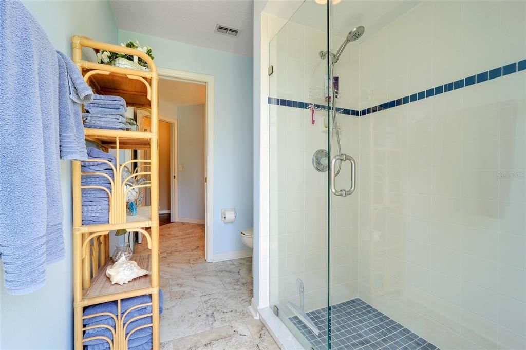 Activo con contrato: $930,000 (4 camas, 3 baños, 3178 Pies cuadrados)